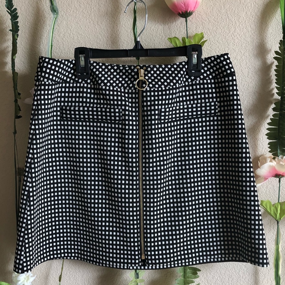 Black and white mini skirt
